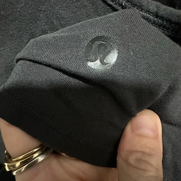 Lululemon open back black tee size Small - Picture 4 of 4